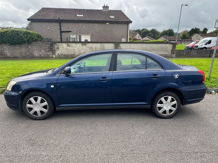 2004 Toyota Avensis