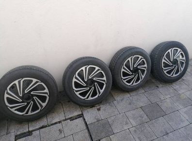 Set of 13 Inch Steel Wheels with Sporty Wheel Covers and Very Good Tyres