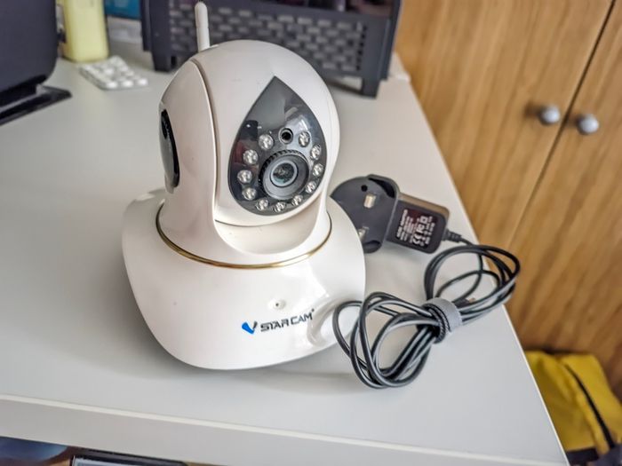 Pet camera Vstarcam with laser toy and 360 rotation