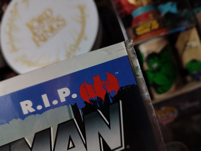 Batman ! Issue #677 ! Batman R.I.P ! by Grant Morrison and Alex Ross ! 2008 ! by DC Comics !
