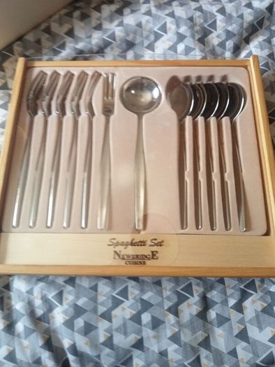 Newbridge spaghetti cutlery set