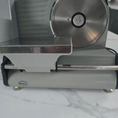 Electric meat slicer