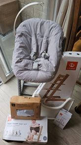 Stokke Tripp Trapp: Storm Grey Chair Babyset: Storm Grey Babyset Cushion: Nordic Grey Cushion Harness: Beige Harness Newborn Set: Grey Newborn Set Tray: White Tray