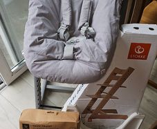 Stokke Tripp Trapp: Storm Grey Chair Babyset: Storm Grey Babyset Cushion: Nordic Grey Cushion Harness: Beige Harness Newborn Set: Grey Newborn Set Tray: White Tray