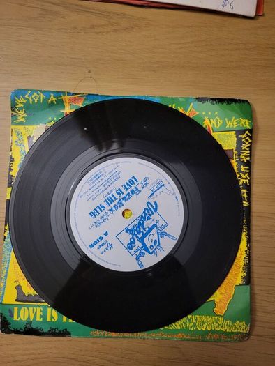 Fuzzbox Love Is The Slug 7 inch Single 1986