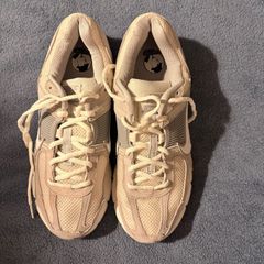 Womans Nike Zoom Vomero 5