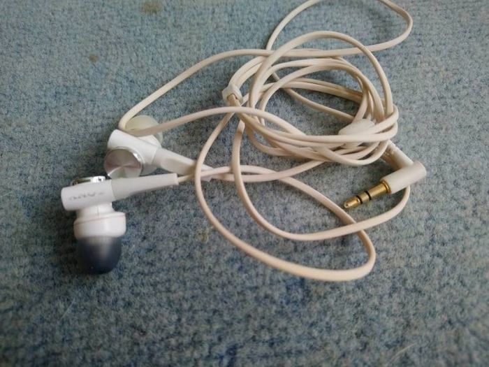 earphones