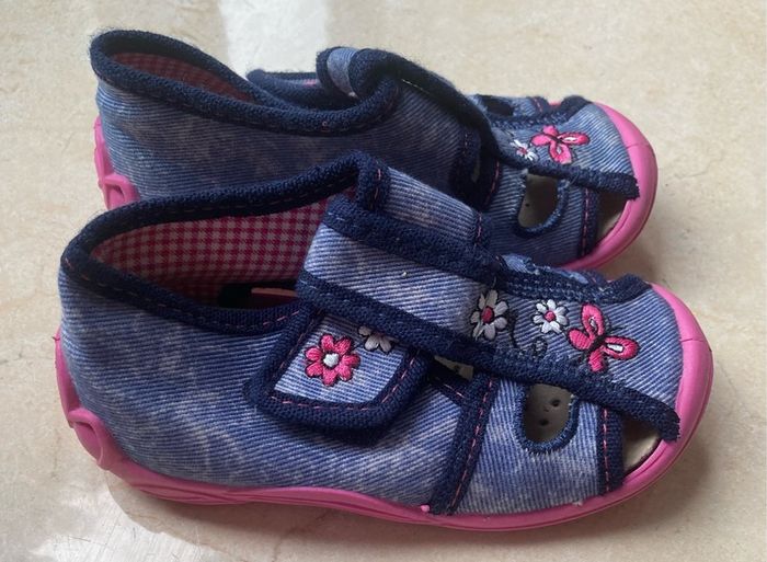 Girls denim sandals size 23