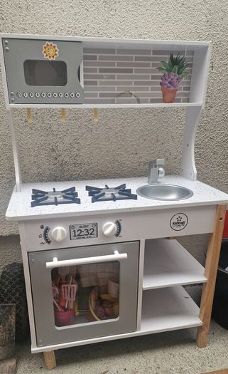 play kitchen