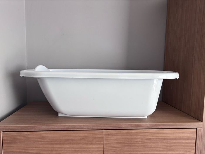 White baby bath