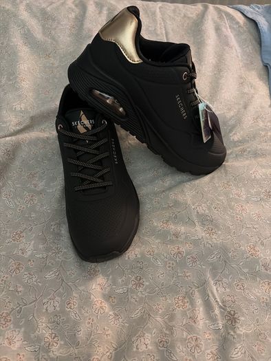 Skechers Women's Uno Lace Trainer size 5,5