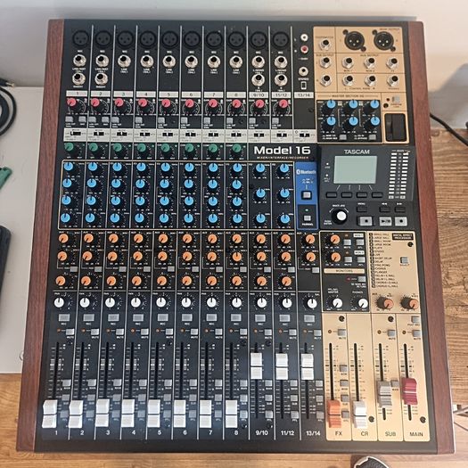 Tascam Model 16
