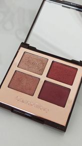 Charlotte Tilbury Mesmerizing Maroon Eyeshadow Palette