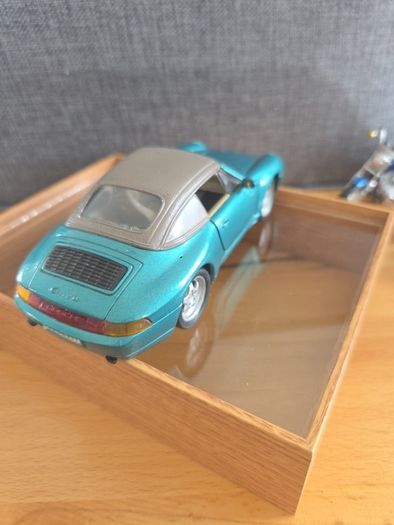 Welly Porsche 911 Carrera Cabriolet (993) 1:24 Diecast Model