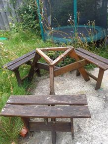 Garden picnic frame and bench