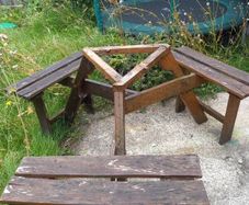 Garden picnic frame and bench