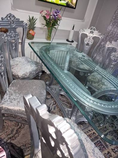table& chairs