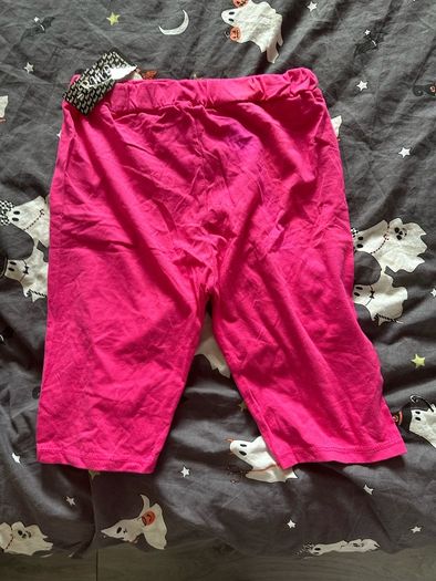 pink shorts
