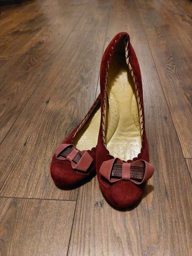 Burgundy- real suede shoes- uk7