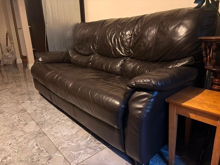 black leather sofa and arm chairs