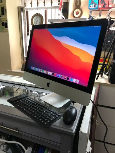 iMac 2014 21.5' 8GB with Mouse and keyboard Working