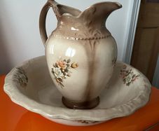 Staffordshire jug and wash bowl
