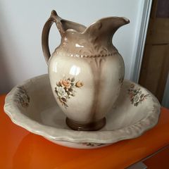 Staffordshire jug and wash bowl