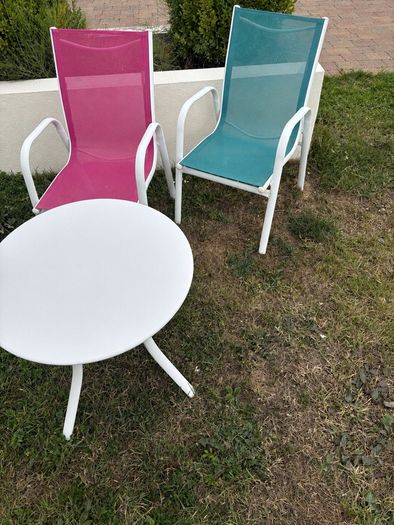 Kids garden table and chairs