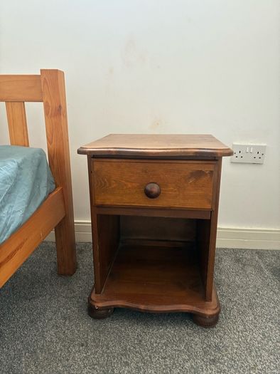 5 x Free Wooden bedside lockers