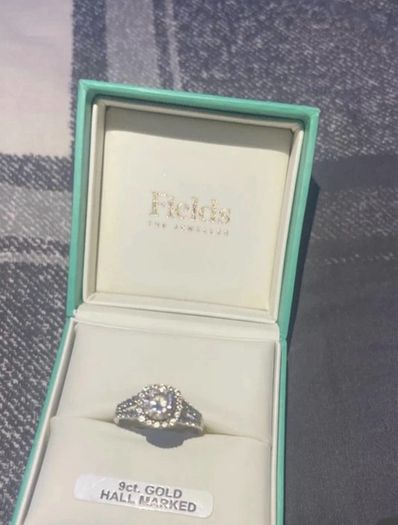 9ct white gold ring