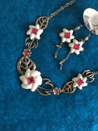 Johnny Loves Rosie Statement Necklet and Earrings