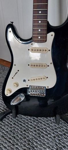 Encore left hand strat
