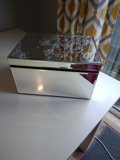 Jewellery box