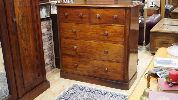 Victorian Mahogany Chest of Drawers