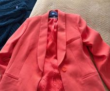 orange suit