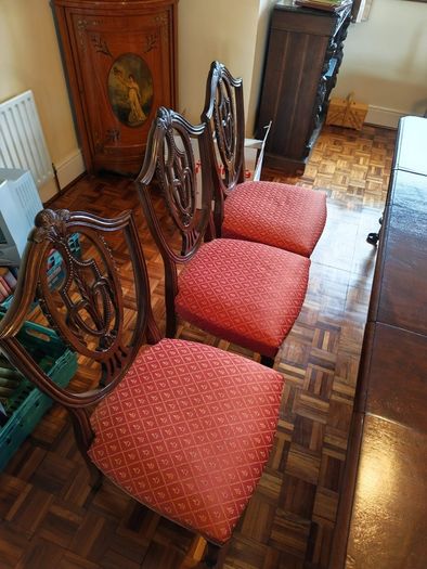 Beautiful Mahogany Dining Table & 8 Chairs