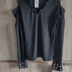Cold shoulder topColor_BLACK_ with pearls fits xs s m new