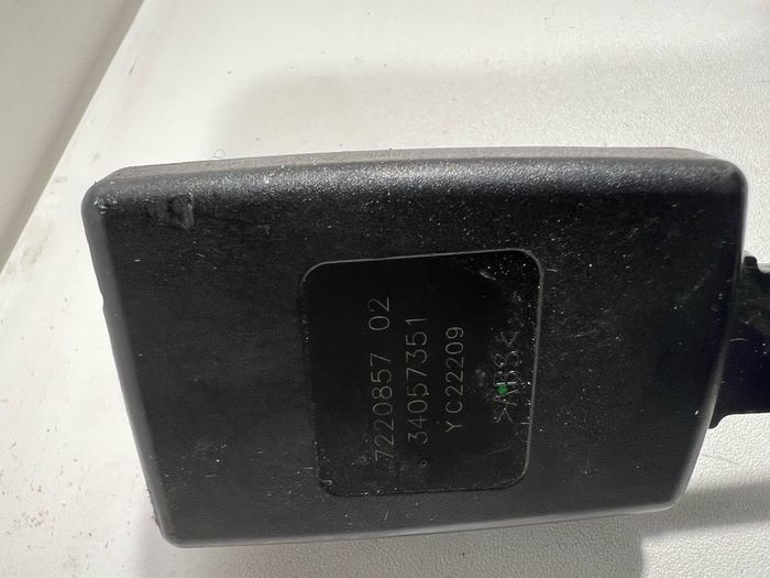 BMW 7 Series F01 F02 Middle Seat Lower Belt Buckle Rear Left 7220857 A1l1b625g