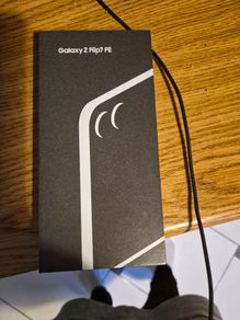 samsung galaxy 7 FE flip phone