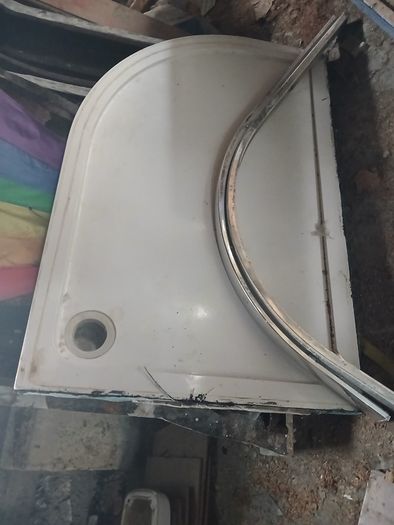 Corner shower, tray and doors