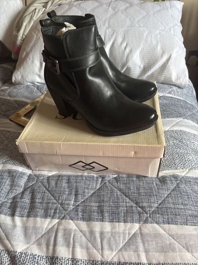ankle boots
