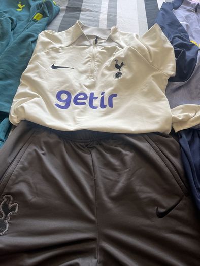 4 spurs original size xl older boys tracksuits green one has matching t shirt