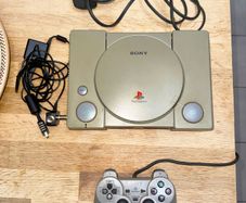 Discounted FULLY working PlayStation 1 with Dual Shock Analog Controller (PS1) SPCH-7502