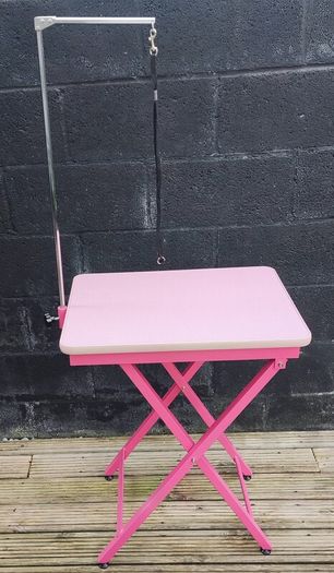 Dog grooming table