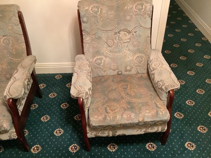 Couch 2 seater with arm chairs