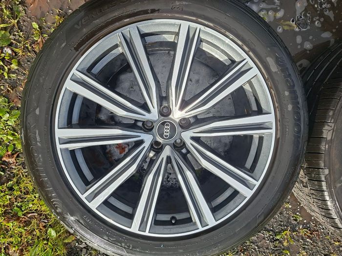 21" Genuine Audi Q8 S Line Alloys with tyres