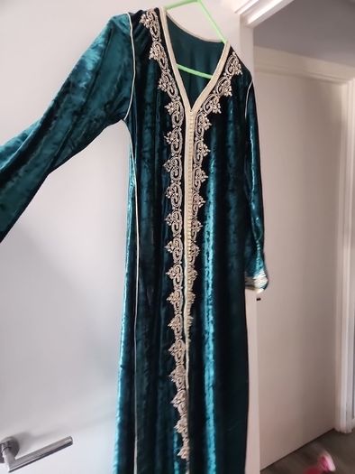 traditional morrocan caftan its suit size M or L