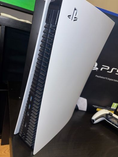 PS5 Digital + Controller