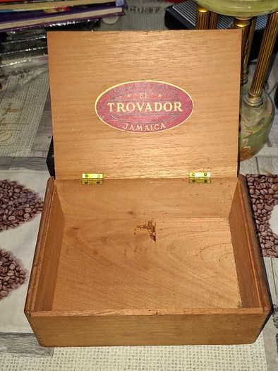 Old Empty Wooden Cigar Box for El Trovador Cigars Made In Jamaica, Postage Available or Collection,