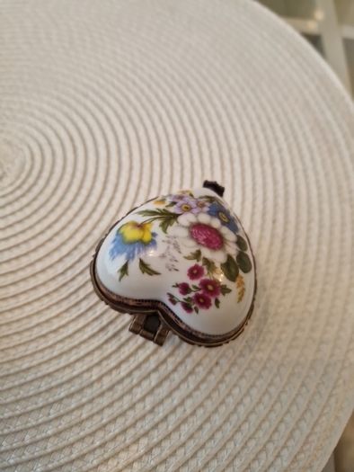 Heart Shaped Pill or Trinket Box Hinged